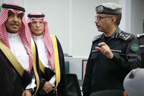 وزير الإعلام يزور مركز العمليات الأمنية الموحدة (911) بمنطقة مكة المكرمة