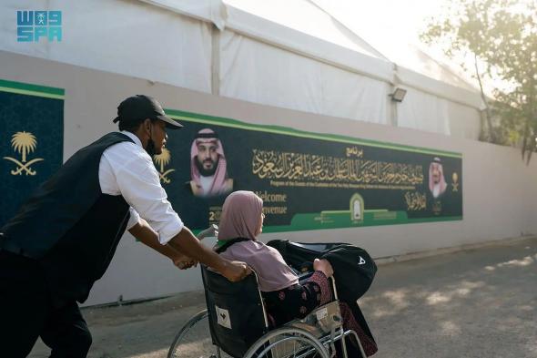 ضيوف برنامج خادم الحرمين الشريفين في عرفات.. خدمات متواصلة ورعاية شاملة