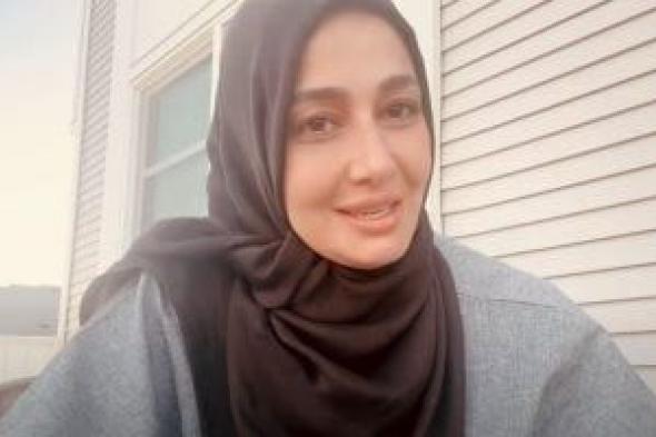 قناة حلا شيحة الدينية تتجاوز 16 ألف متابع.. والفنانة: سعيدة إنى باتكلم عن ربنا