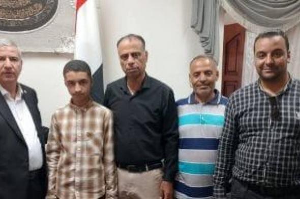 محافظ الشرقية يهنئ الطالب إبراهيم ثالث الجمهورية فى مسابقة التحدث بالفصحى