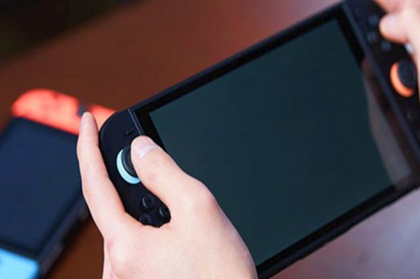 البعض يُبلغ عن تلف في شاشة Switch 2 بسبب الدبوس المثبت على التغليف