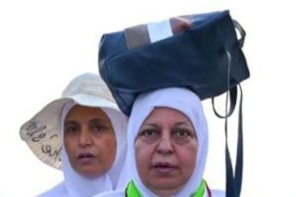 حجاج بيت الله الحرام يصعدون جبل عرفات.. فيديو وصور