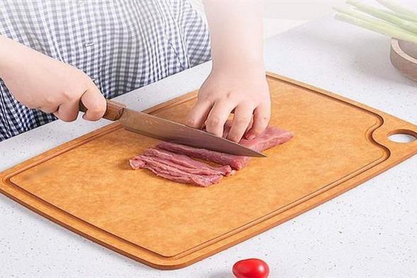الصحة تدعو لاستخدام لوحين منفصلين للحوم والخضروات حرصًا على سلامة الغذاء في عيد الأضحى