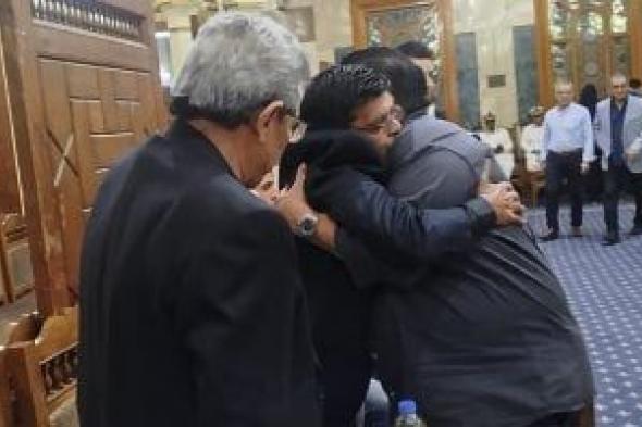 محمد هنيدى وأشرف زكى وعمرو عبد العزيز يشاركون فى عزاء سميحة أيوب (صور)