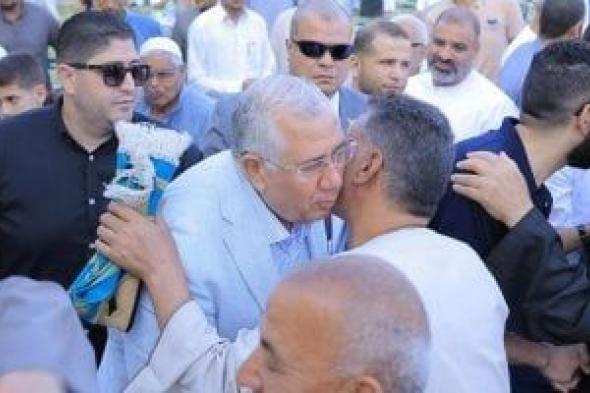 بالصور "أمين الجبهة الوطنية" يؤدى صلاة عيد الأضحى مع أهالى قريته بالغربية