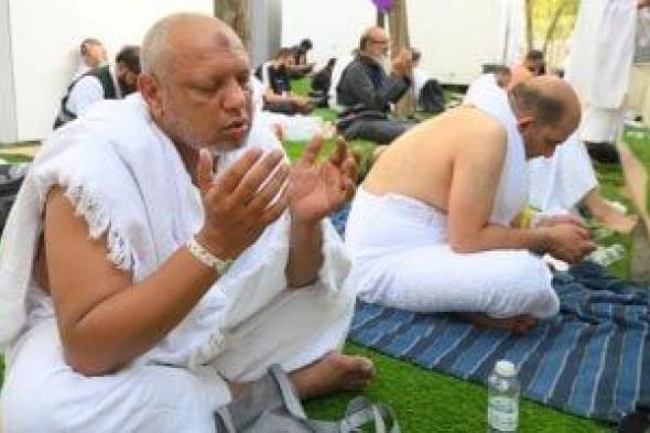 حجاج الجمعيات الأهلية يتوجهون إلى مزدلفة مع غروب شمس عرفة