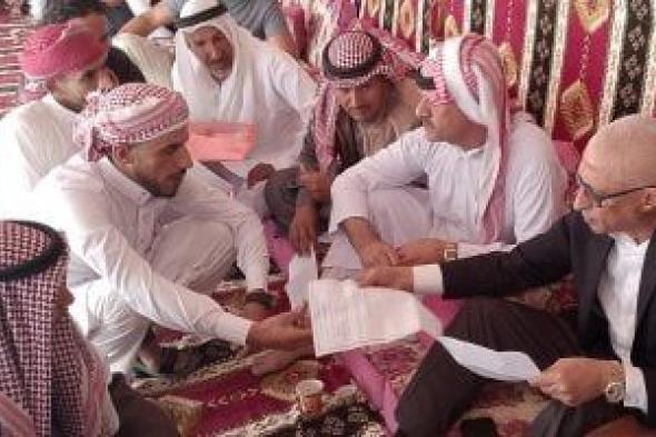 محافظ شمال سيناء يشارك أهالى وسط سيناء فرحة عيد الأضحى ويستجيب لمطالبهم