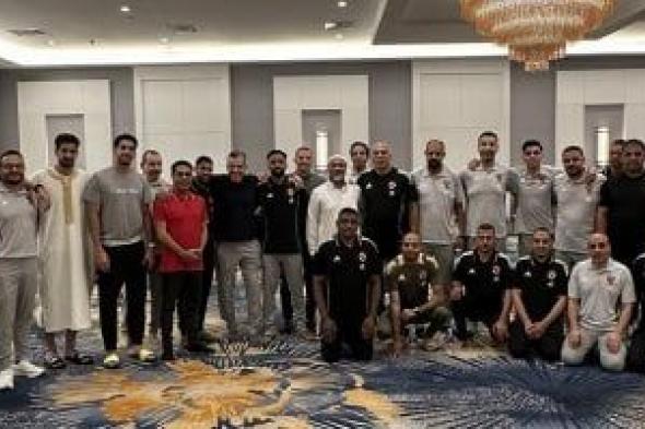 شاهد بعثة الأهلى فى ميامى تؤدى صلاة العيد فى فندق الإقامة