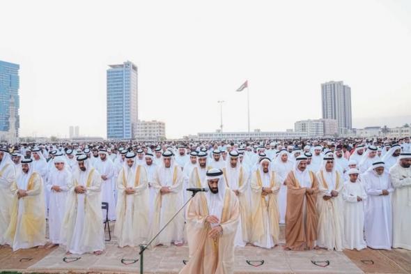سعود بن صقر يؤدي صلاة عيد الأضحى بمصلّى العيد الكبير