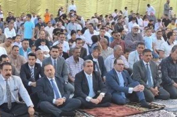 محافظ أسيوط يؤدى صلاة عيد الأضحى المبارك بساحة أرض الملاعب.. فيديو