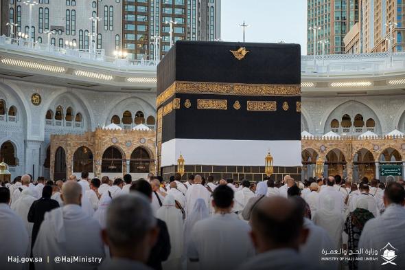 حجاج بيت الله الحرام يؤدون طواف الإفاضة في أجواء إيمانية وخدمات متكاملة