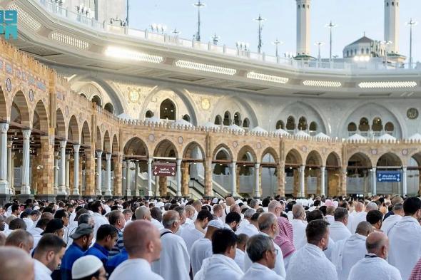 وسط أجواء آمنة مطمئنّة.. المصلُّون يؤدّون صلاة عيد الأضحى في مختلف أنحاء المملكة