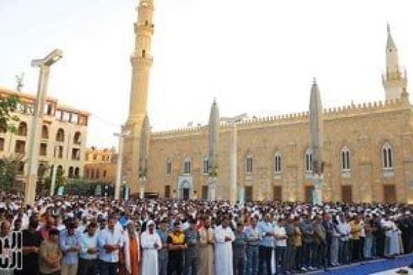 فى حضرة الإمام الحسين.. الآلاف يؤدون صلاة عيد الأضحى وسط أجواء احتفالية