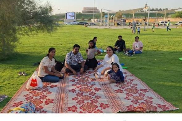 «العين» تبهر الأهالي والزوار بالألعاب النارية والفنون الشعبية