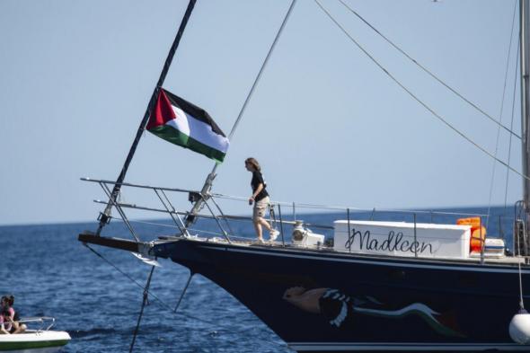 إسرائيل تمنع سفينة “مادلين” من الوصول إلى غزة