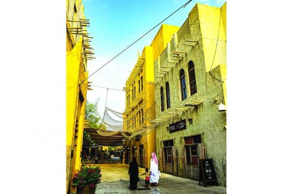 خطوات عائلية في قلب دبي