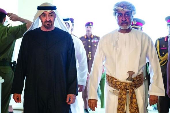 رئيس الدولة وسلطان عُمان: ندعم كل ما تتخذه قطر من إجراءات لحماية أمنها وسيادتها