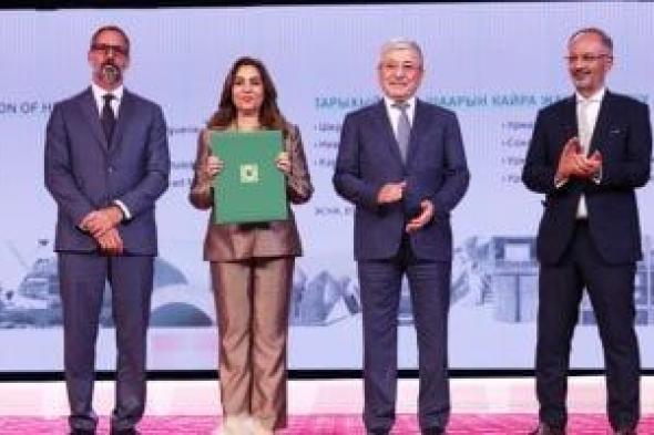 وزيرة التنمية المحلية ومحافظ الأقصر يتسلمان جائزة الآغا خان للعمارة 2025