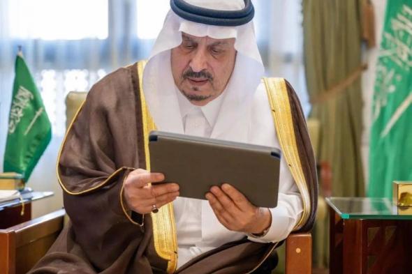 أمير الرياض يستقبل مدير تعليم المنطقة