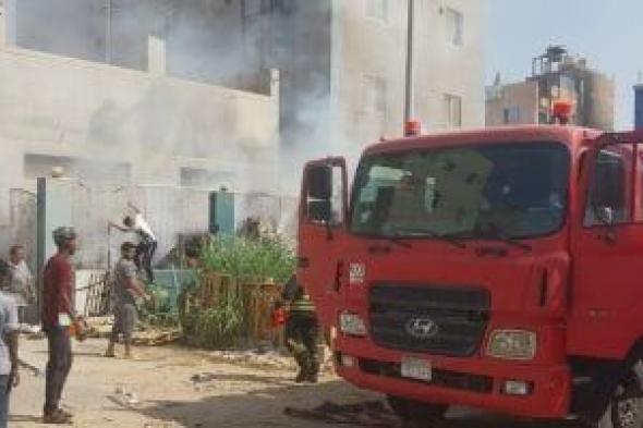 حريق هائل داخل مخزن فايبر وسجاد على طريق المحلة المنصورة