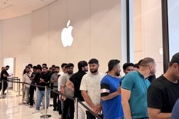 بدء تسليم هواتف "آيفون17" الجديدة في منافذ "آبل" بالإمارات