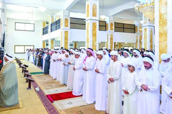 حاكم عجمان يؤدّي صلاة الاستسقاء