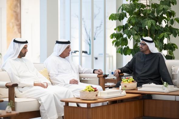رئيس الدولة وحاكم رأس الخيمة يبحثان شؤون الوطن والمواطن