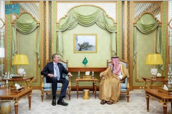 وزير الدولة للشؤون الخارجية يلتقي رئيس المنتدى الاقتصادي العالمي