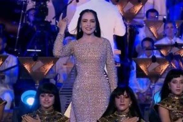 النجمة شريهان تتألق بالذهبي في احتفالية المتحف المصري الكبير