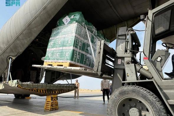 مشاهد من وصول الطائرة الإغاثية السعودية الـ71 لإغاثة غزة إلى مطار العريش