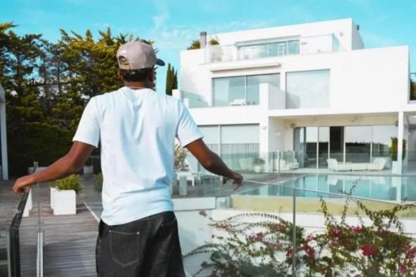 انتهت قصته مع نيكول..لامين يامال يستمتع بمنزل بيكيه وشاكيرا