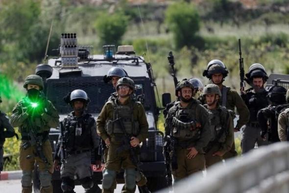 قوات الاحتلال تعتقل 5 شبان من الخليل