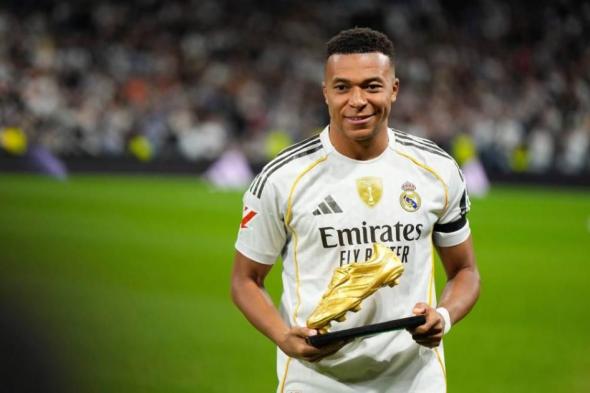 بالتصويت.. مبابي ويامال وديمبيلي ثلاثي فيفبرو الهجومي