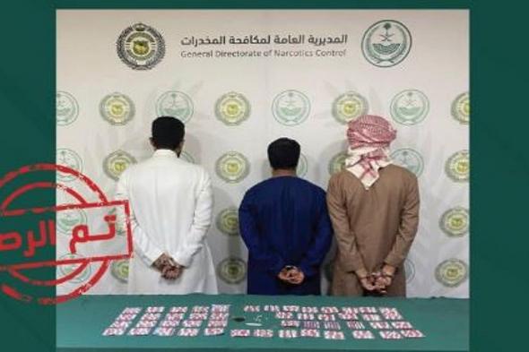القبض على 3 مواطنين وسوداني لترويجهم الحشيش وأقراص مخدرة في نجران وجدة