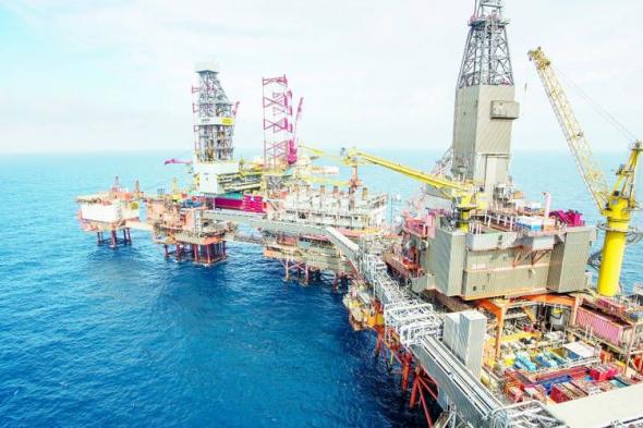 النفط يستقر عند أدنى مستوى في أسبوعين