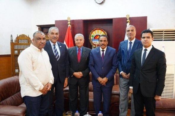 محافظ مطروح يناقش سبل التعاون مع مدير صندوق مكتبات مصر العامة