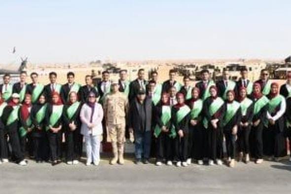 طلاب جامعة القاهرة يشاركون فعاليات اصطفاف القوات المسلحة وتفتيش الحرب