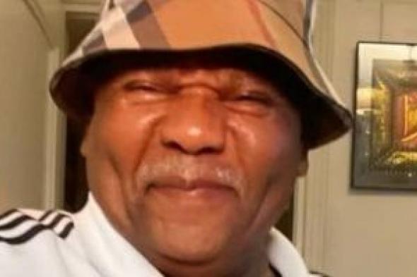 بعد وفاته مؤخراً.. شاهد لقطات تجمع والد محمد رمضان مع العائلة