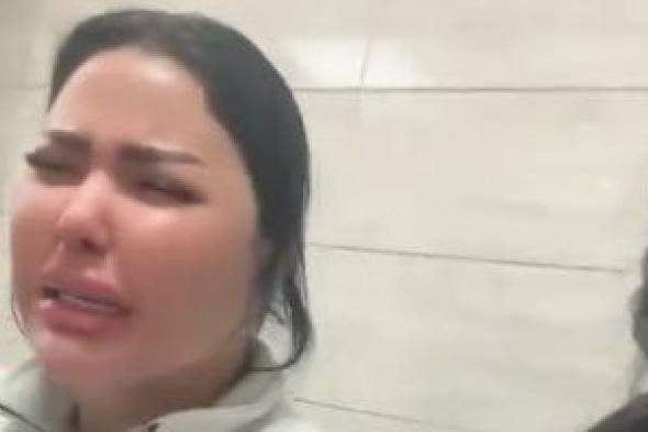 زوجة إسماعيل الليثى تنهار فى المستشفى وتوجه رسالة استغاثة.. فيديو