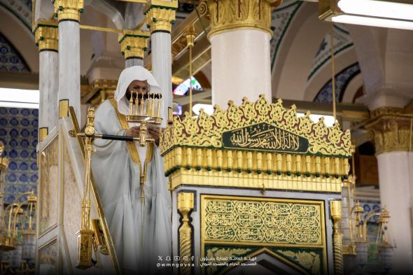 خطيب المسجد النبوي: استعيذوا بالله من عذاب القبر وابتعدوا عن الذنوب والفتن