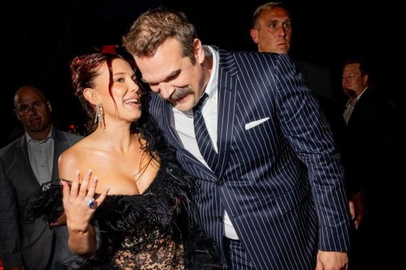 ميلي بوبي براون وديفيد هاربور يظهران معًا في العرض الأول للموسم الخامس من Stranger Things رغم مزاعم الخلاف