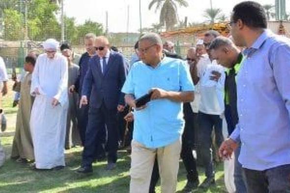 محافظ الأقصر يتفقد قرية المنشاة العمارى ويوجه بحلول عاجلة لمياه الشرب.. صور