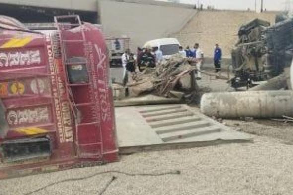 ننشر أسماء المتوفين إثر حادث تصادم سيارة محملة بعمال وتريلا فى الصف