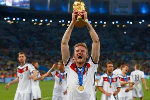 بطل كأس العالم يحقق حلمه في تسلق جبال أوروبا الشاهقة