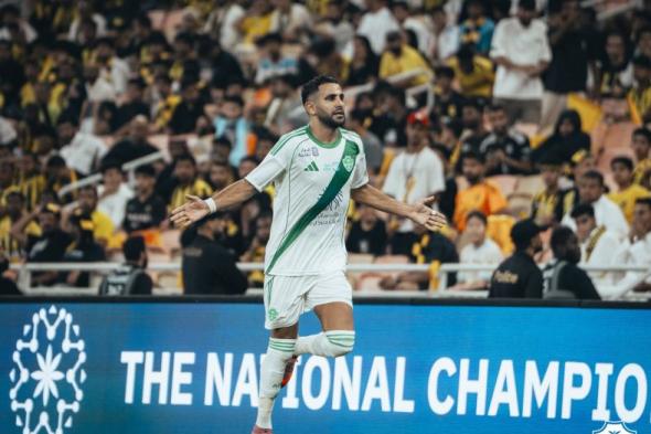 رياض محرز بطل ديربي جدة