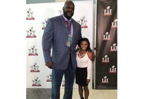 أسطورة الجمباز «نملة» بجوار واعد السلة وأسطورتها