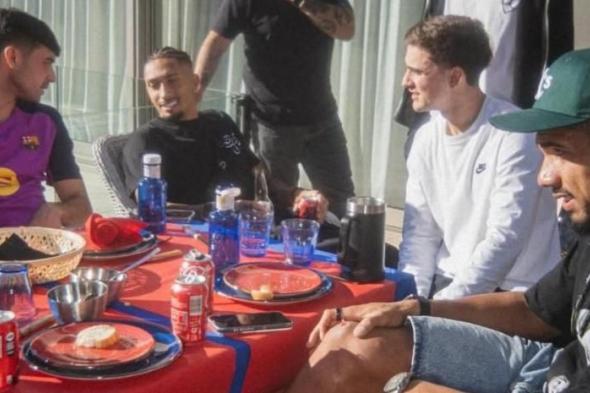 أراوخو جمع لاعبي برشلونة على مأدبة غداء