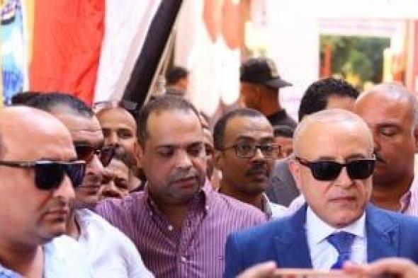 محافظ الأقصر يتفقد توافد الناخبين فى لجان المدينة