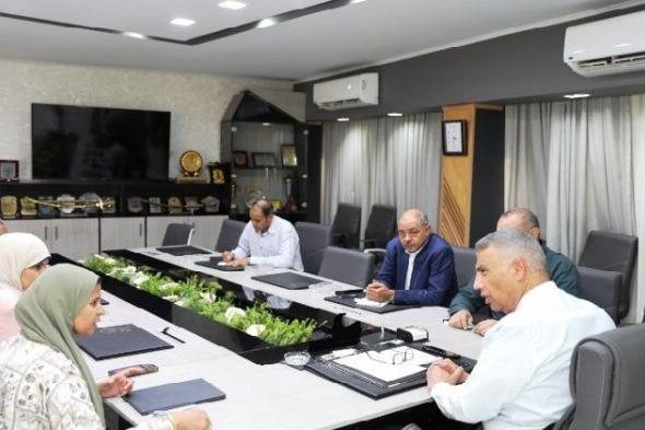 محافظ أسوان يكشف عن خطط لتوظيف مياه الصرف في تشجير المدينة وتحفيز مشروعات حياة كريمة