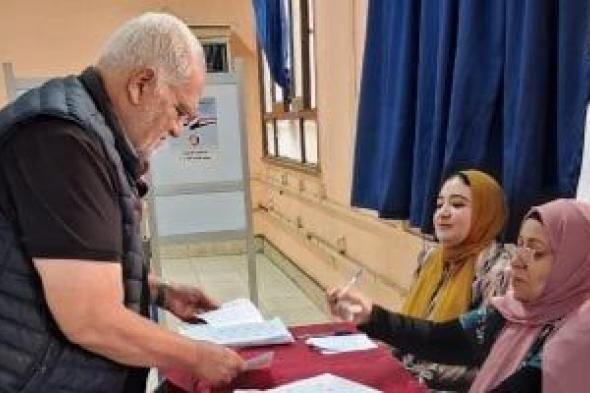 كبار السن يصوتون فى انتخابات مجلس النواب 2025 بالدقى.. صور